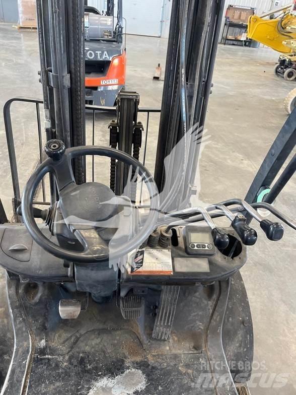 Toyota 8FGU25 Diesel Stapler