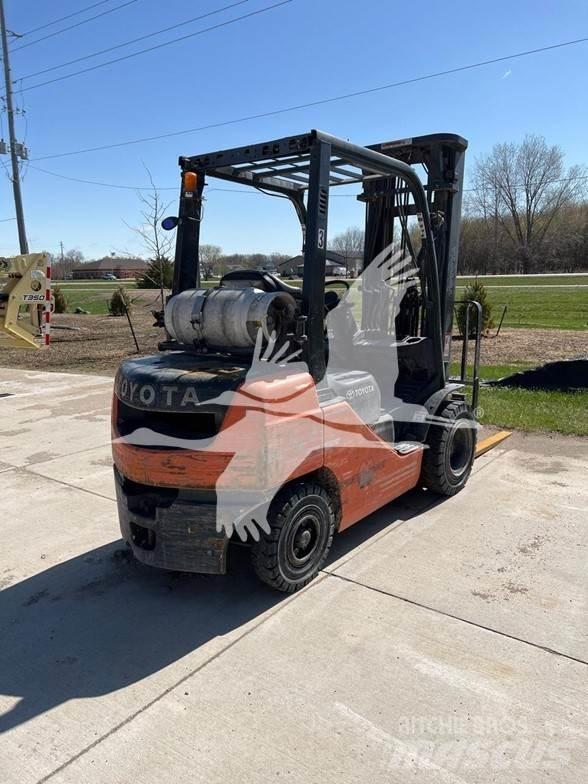 Toyota 8FGU25 Diesel Stapler