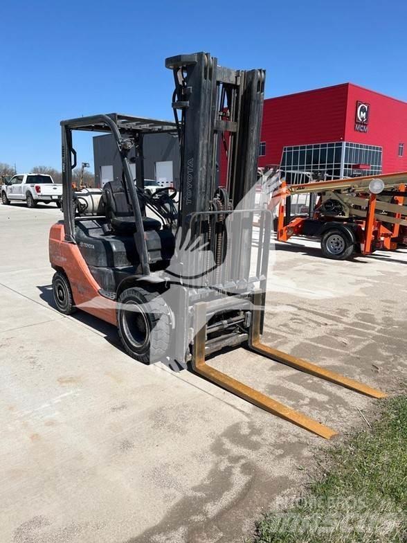 Toyota 8FGU25 Diesel Stapler
