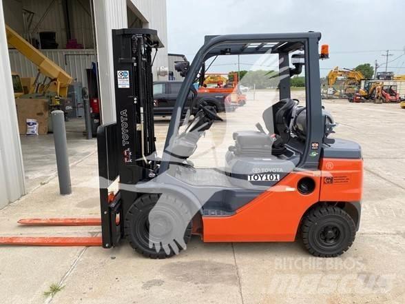 Toyota 8FGU25 Diesel Stapler