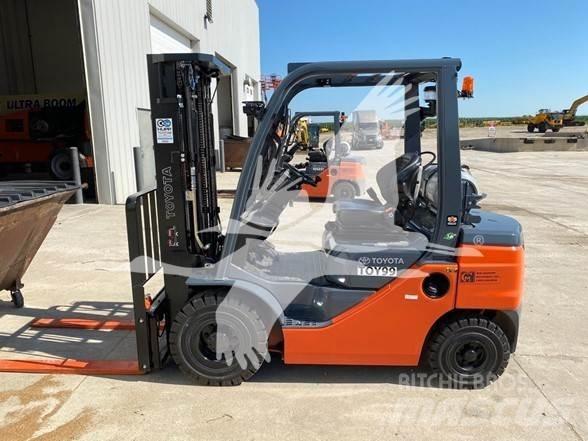 Toyota 8FGU25 Diesel Stapler