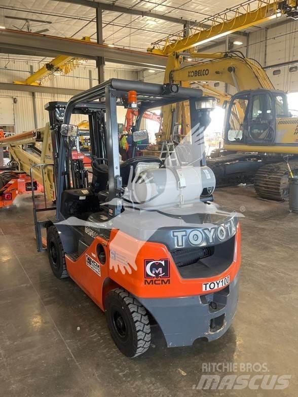 Toyota 8FGU25 Diesel Stapler