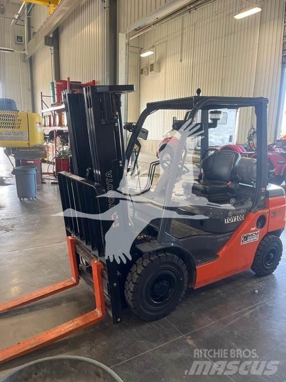 Toyota 8FGU25 Diesel Stapler