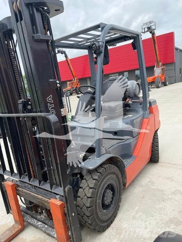 Toyota 8FGU25 Diesel Stapler