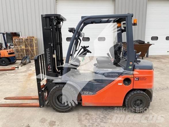 Toyota 8FGU25 Diesel Stapler