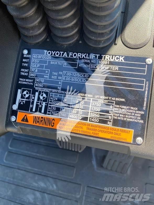 Toyota 8FGU25 Diesel Stapler