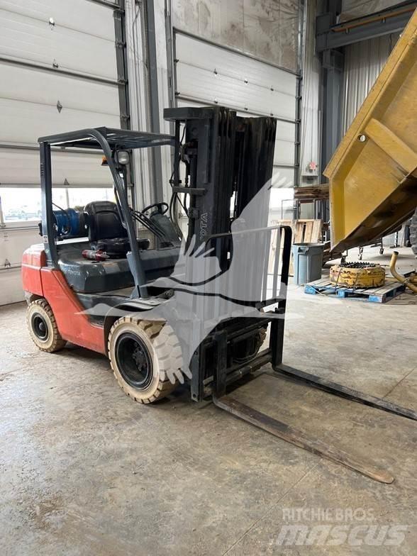 Toyota 8FGU30 Diesel Stapler