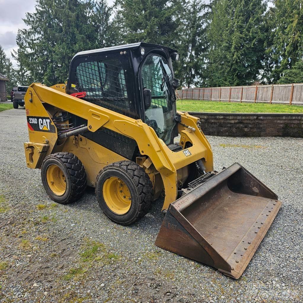 CAT 236D Kompaktlader