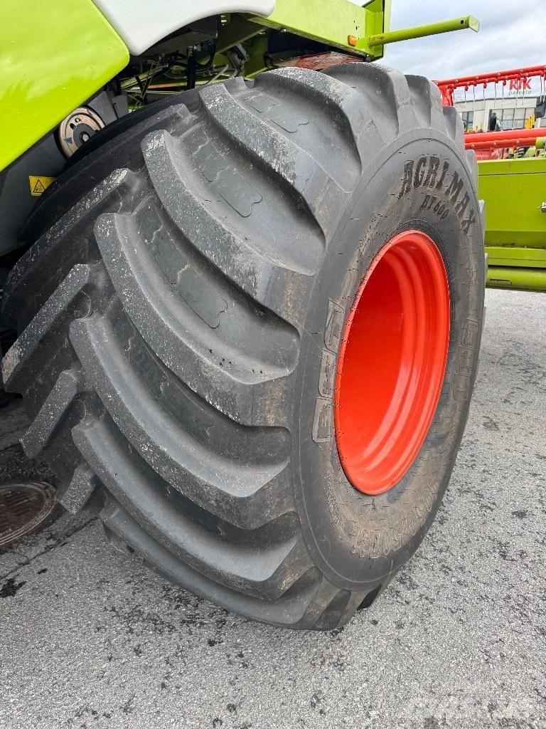 CLAAS Tucano 320 Mähdrescher