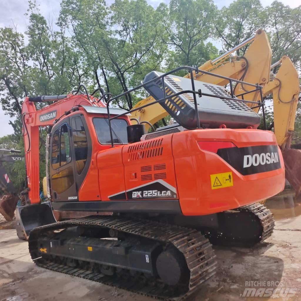 Doosan DX 225 LC Raupenbagger