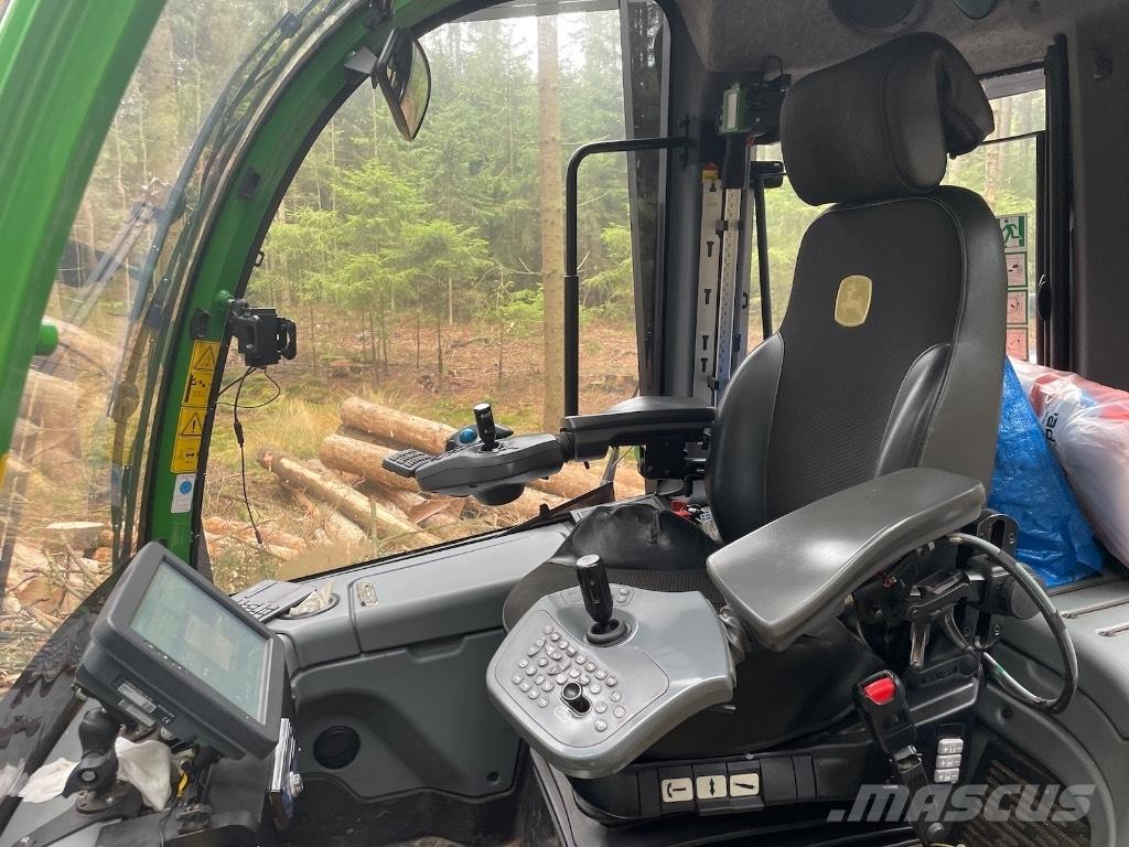 John Deere 1470 G Harvester