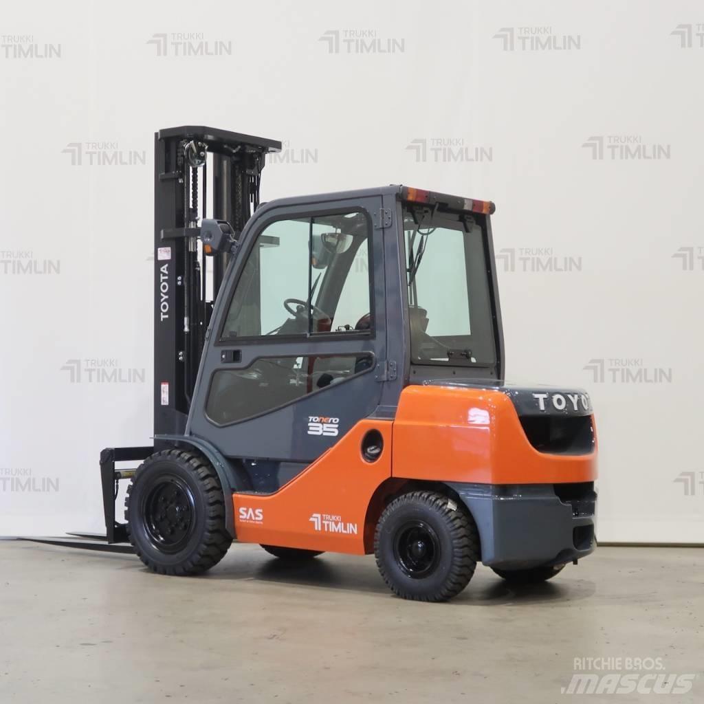 Toyota 02-8FDJF35 Diesel Stapler