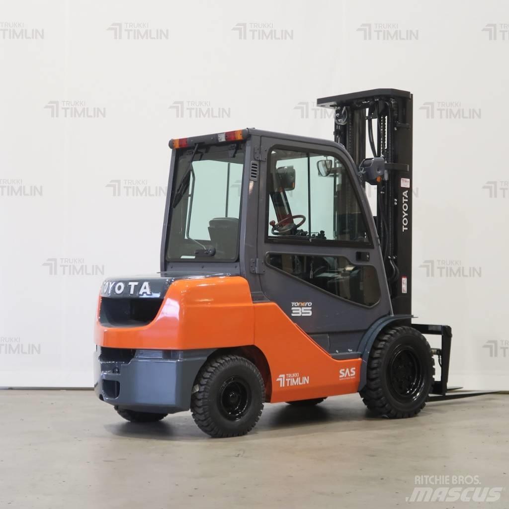 Toyota 02-8FDJF35 Diesel Stapler