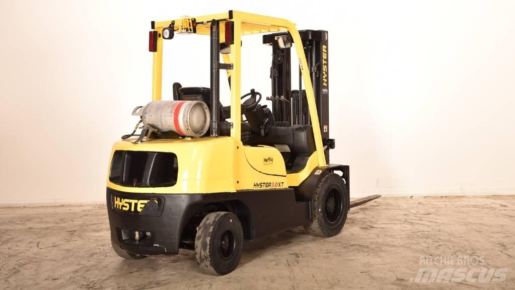 Hyster H3.0XT Gas Stapler