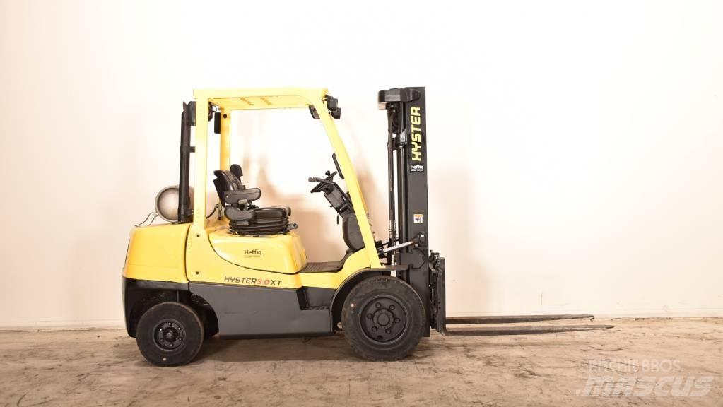 Hyster H3.0XT Gas Stapler