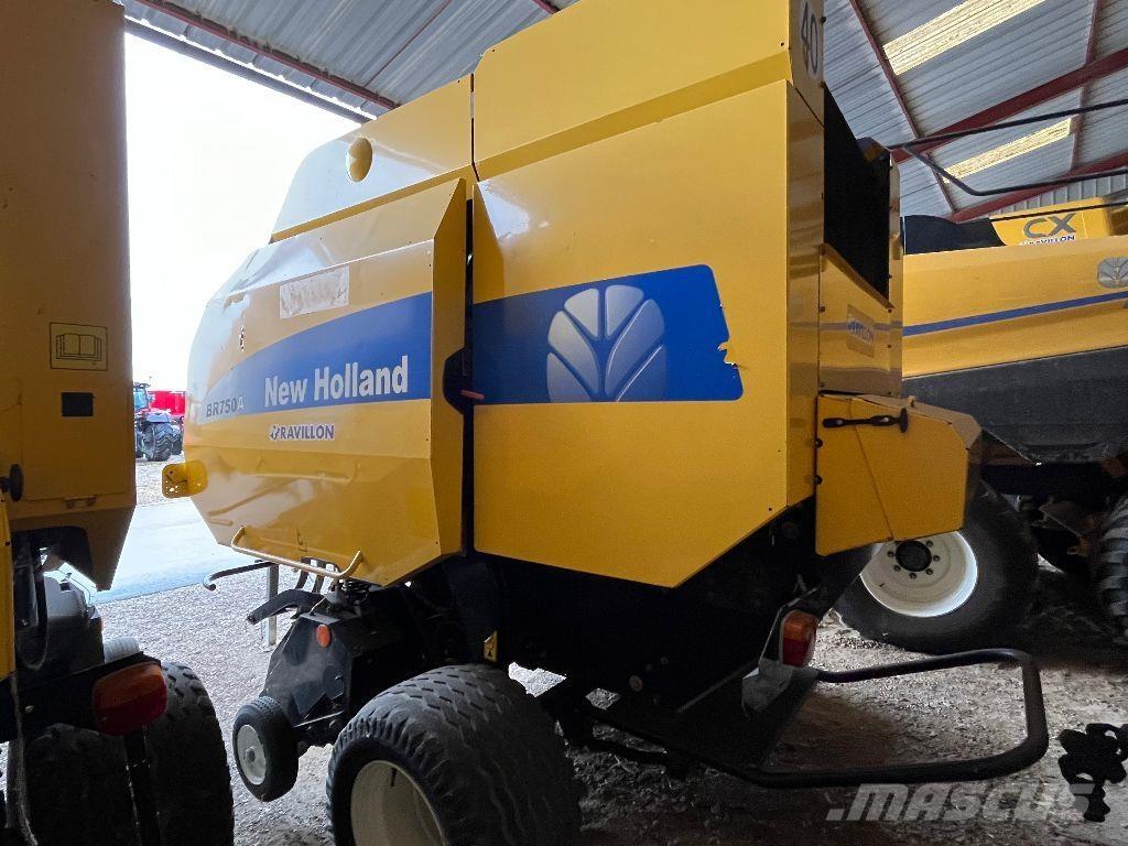 New Holland BR750A Rundballenpressen
