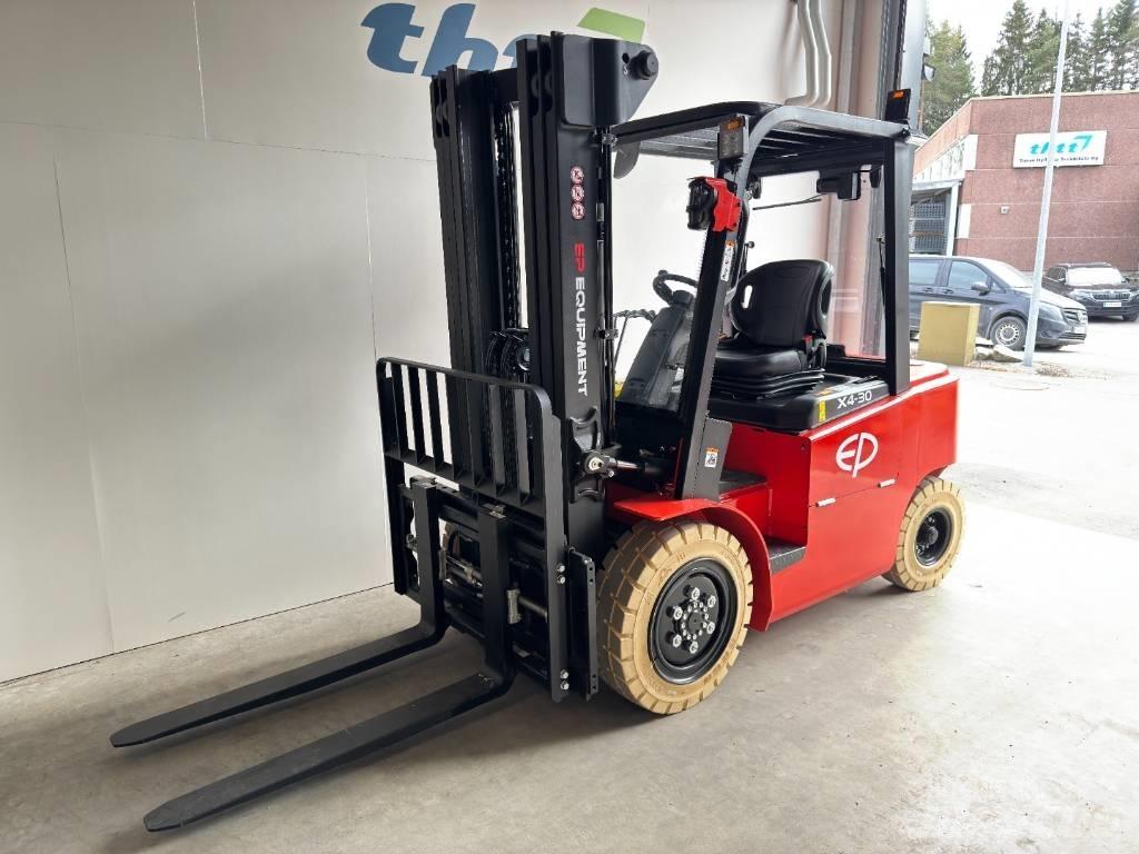 EP EFL302X4 Elektro Stapler