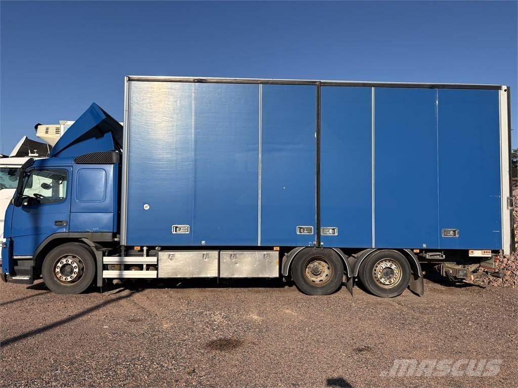 Volvo FM330 6x2 Kastenaufbau