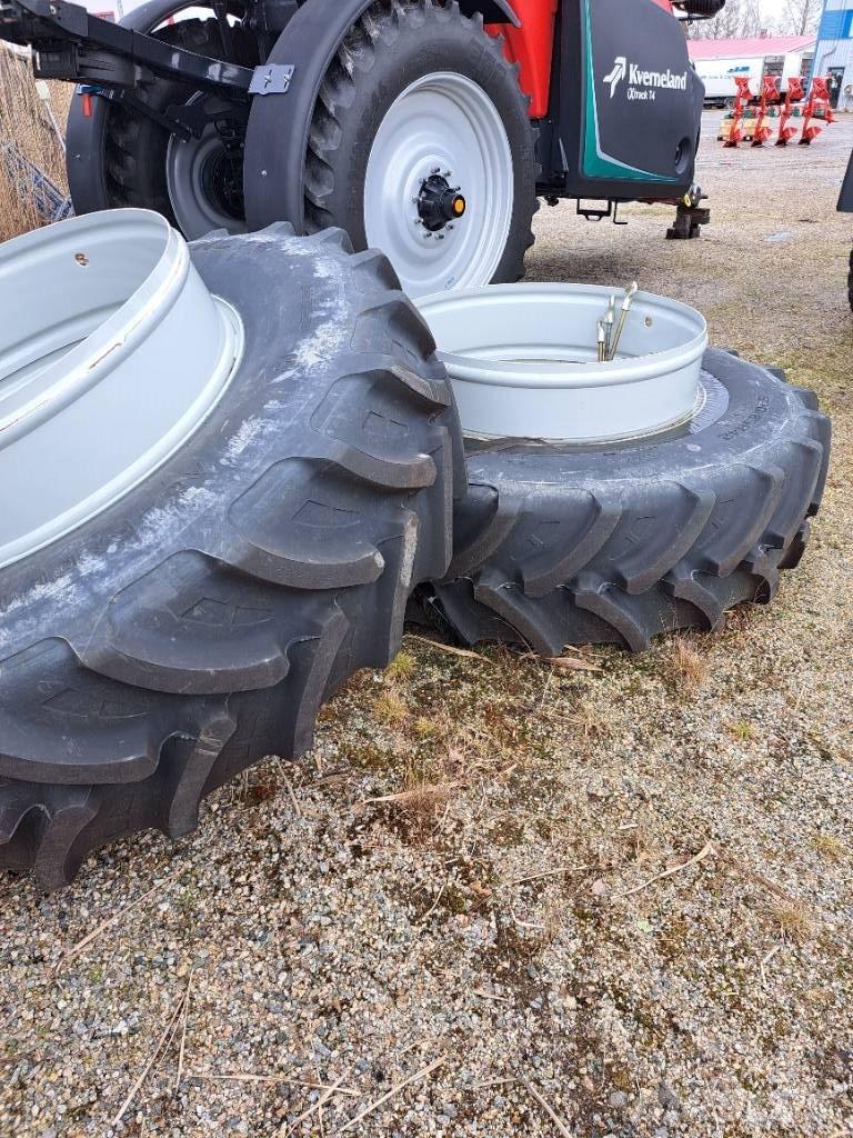  Paripyörät 520/85R42 Reifen