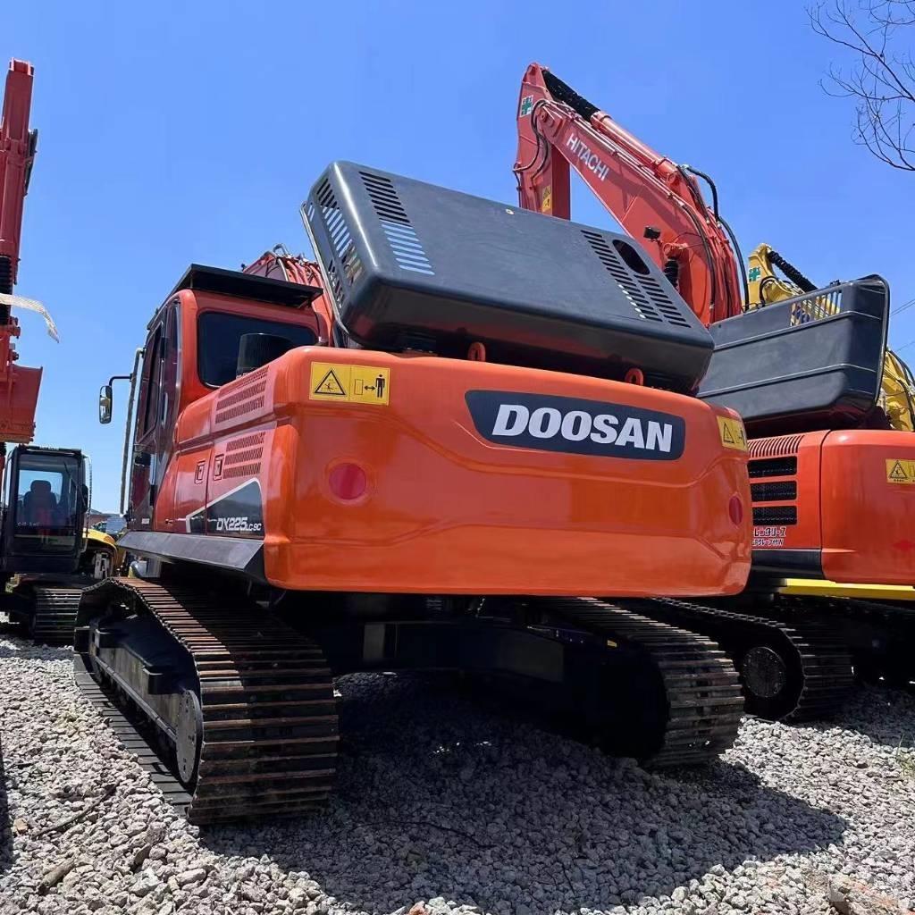 Doosan DX 225 LC Raupenbagger
