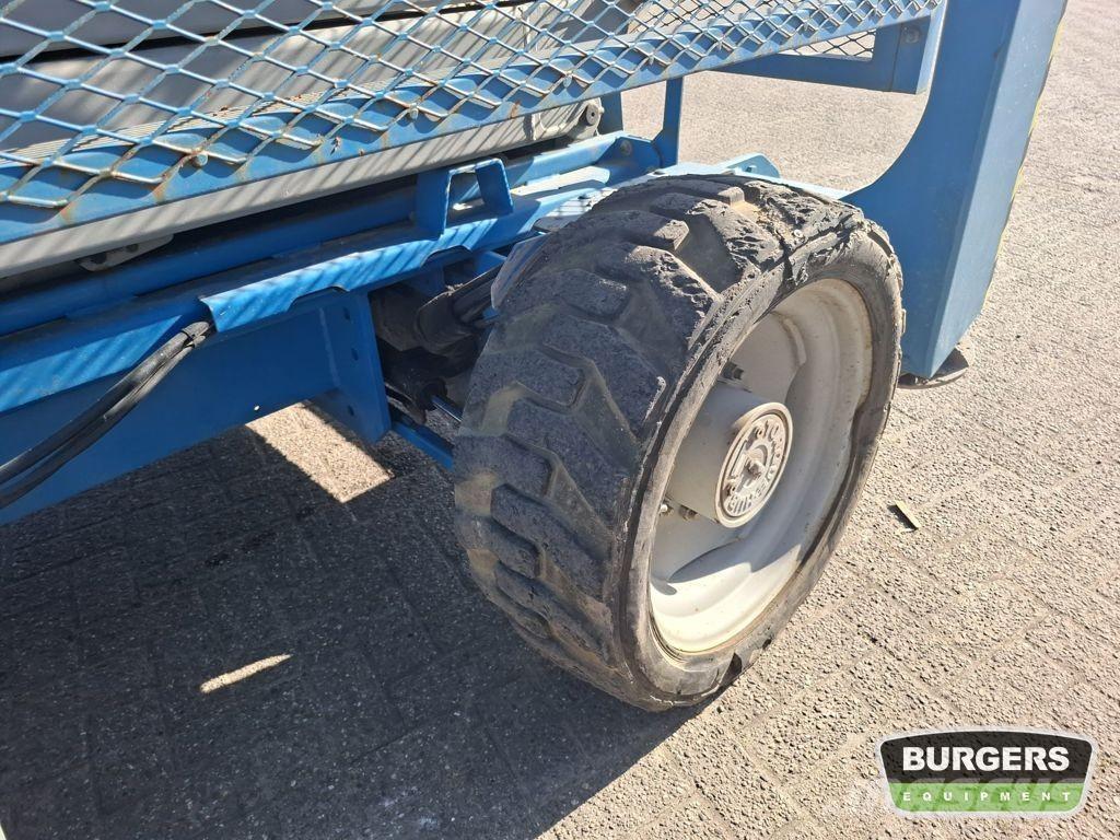 Genie GS4390 RT Scheren-Arbeitsbühnen