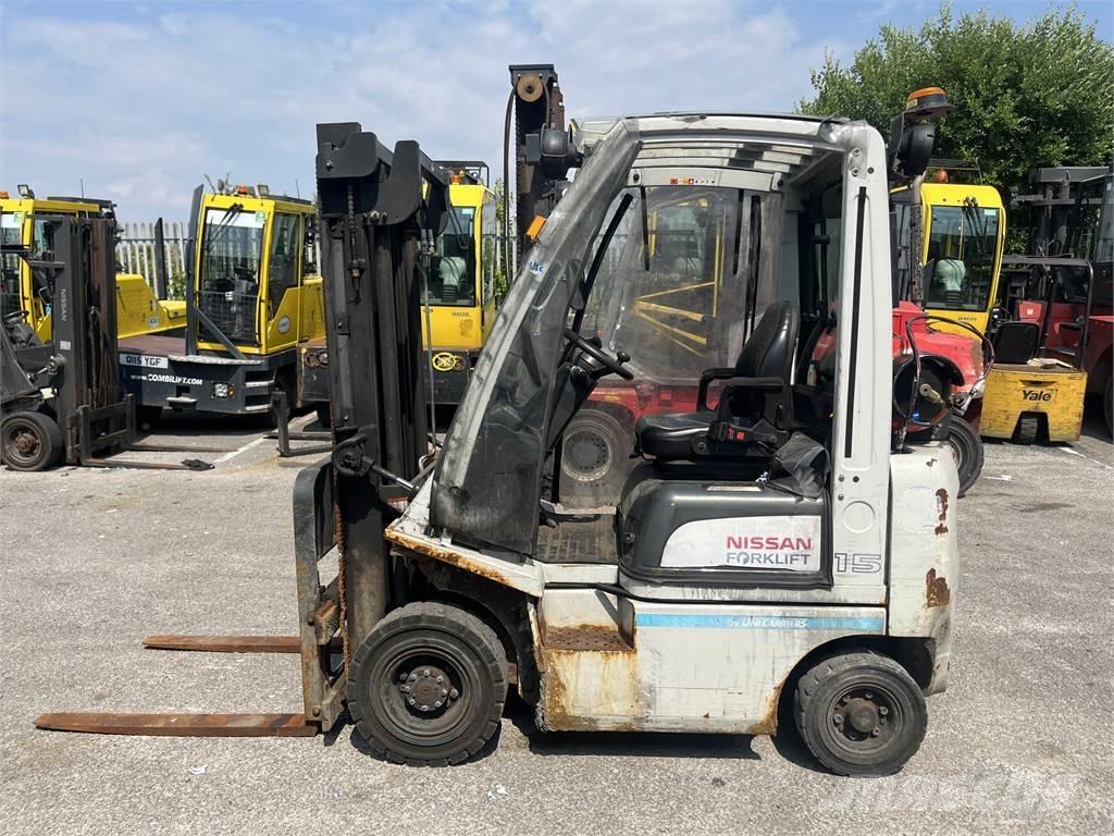 Nissan P1D1A15LQ Gas Stapler