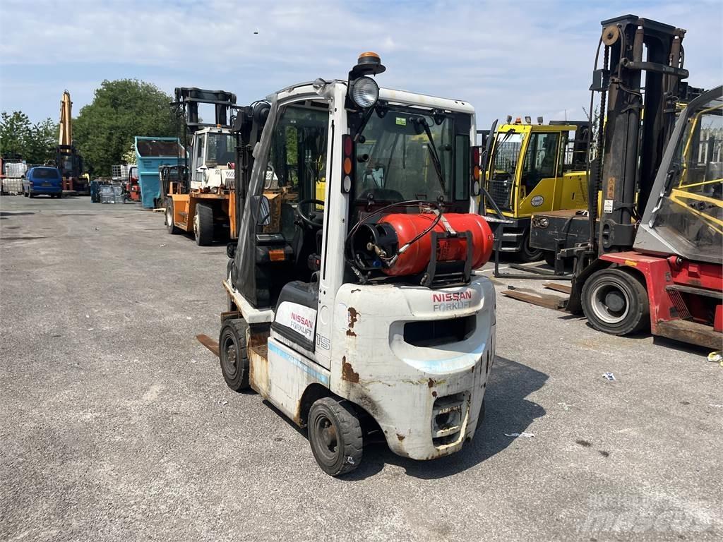 Nissan P1D1A15LQ Gas Stapler
