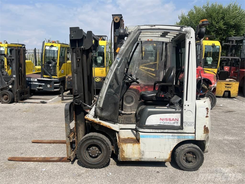 Nissan P1D1A15LQ Gas Stapler