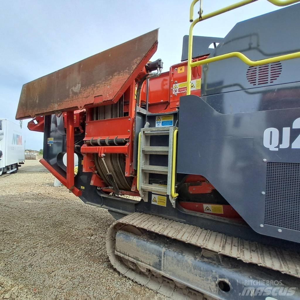 Sandvik QJ241 Mobile Brecher