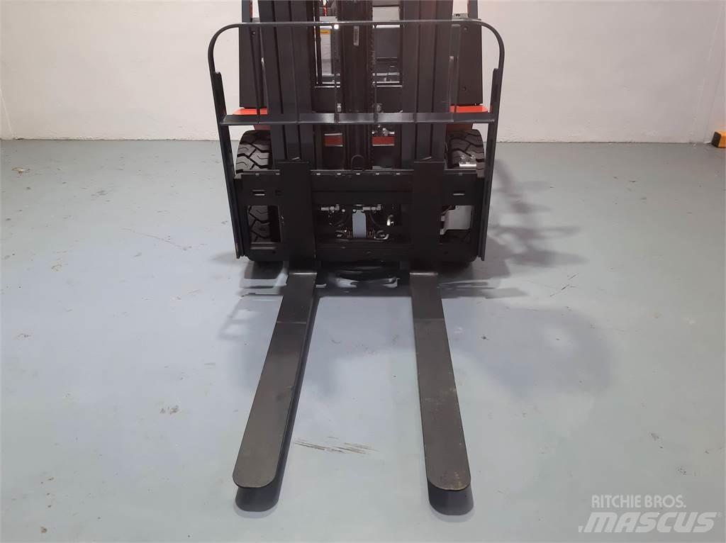 Heli CPCD25 XC26H Diesel Stapler