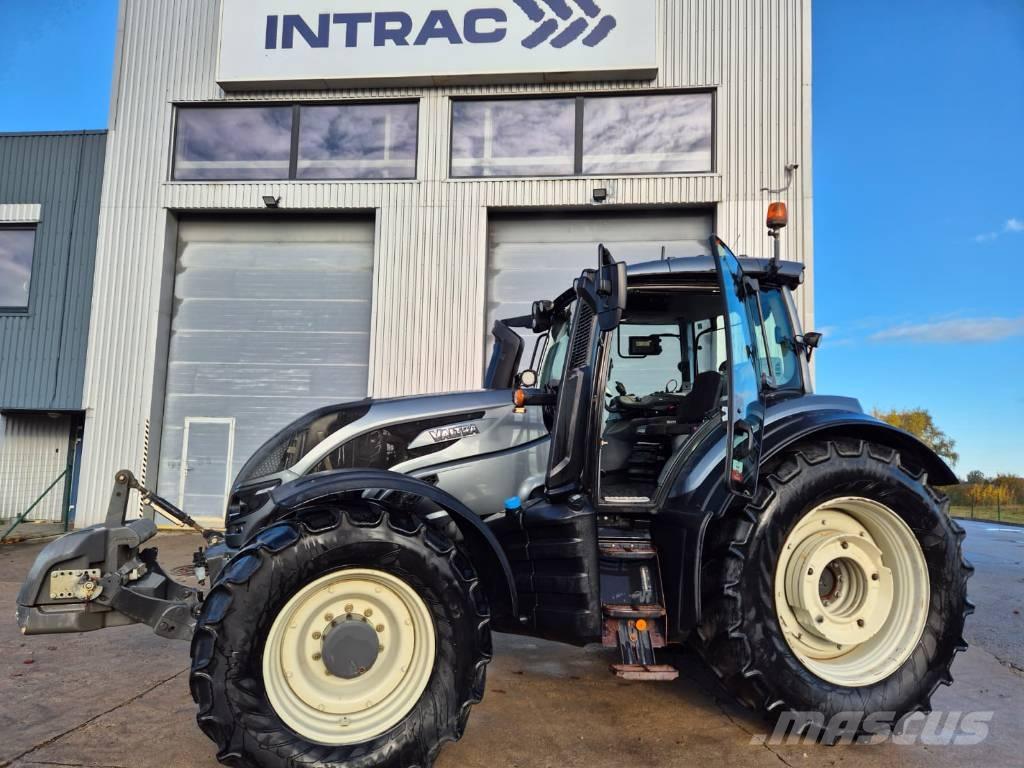 Valtra T 254 Traktoren