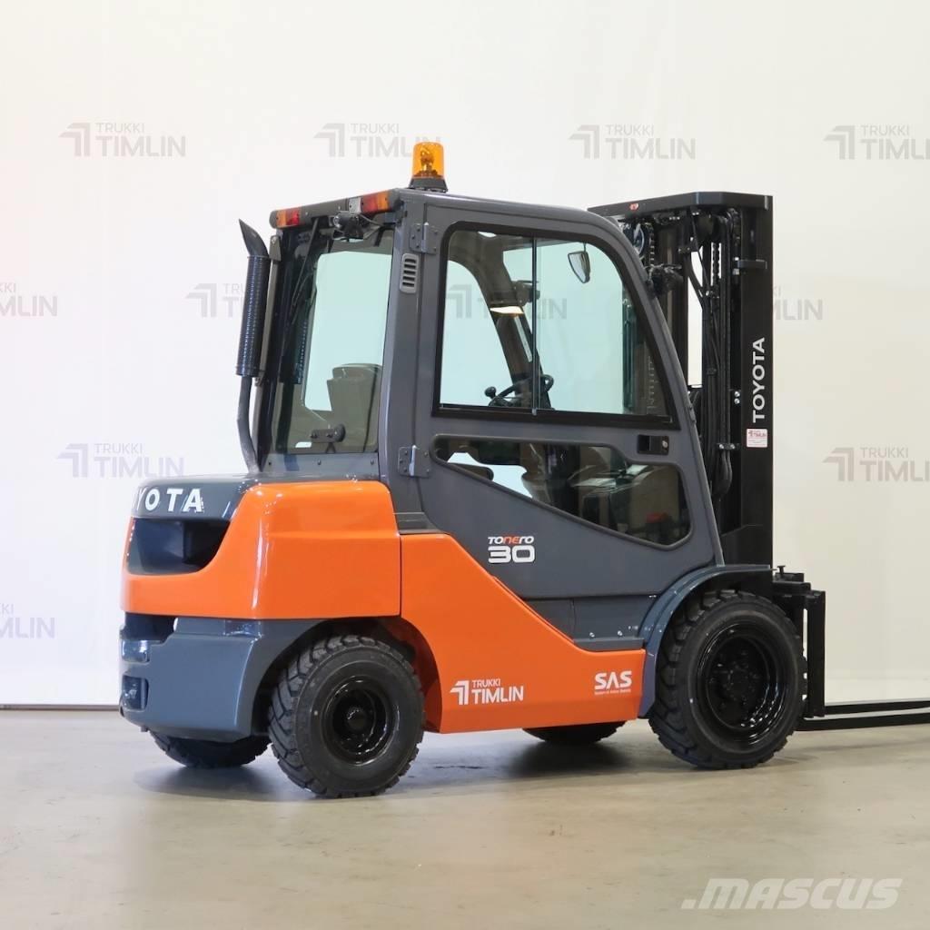 Toyota 02-8FDF30 Diesel Stapler