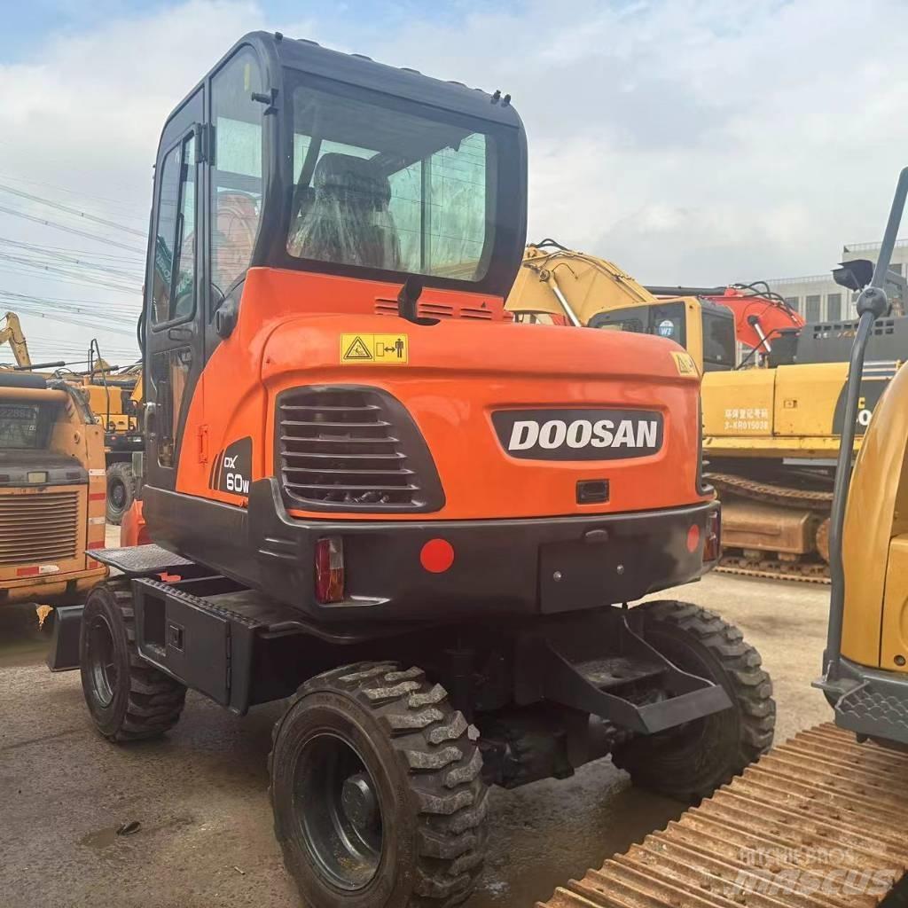 Doosan DX60W Mobilbagger