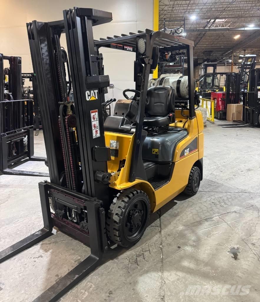 CAT FGC25N Andere Gabelstapler
