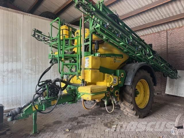 John Deere 832 Selbstfahrende Sprühgeräte