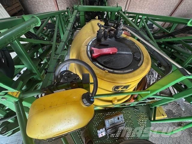 John Deere 832 Selbstfahrende Sprühgeräte