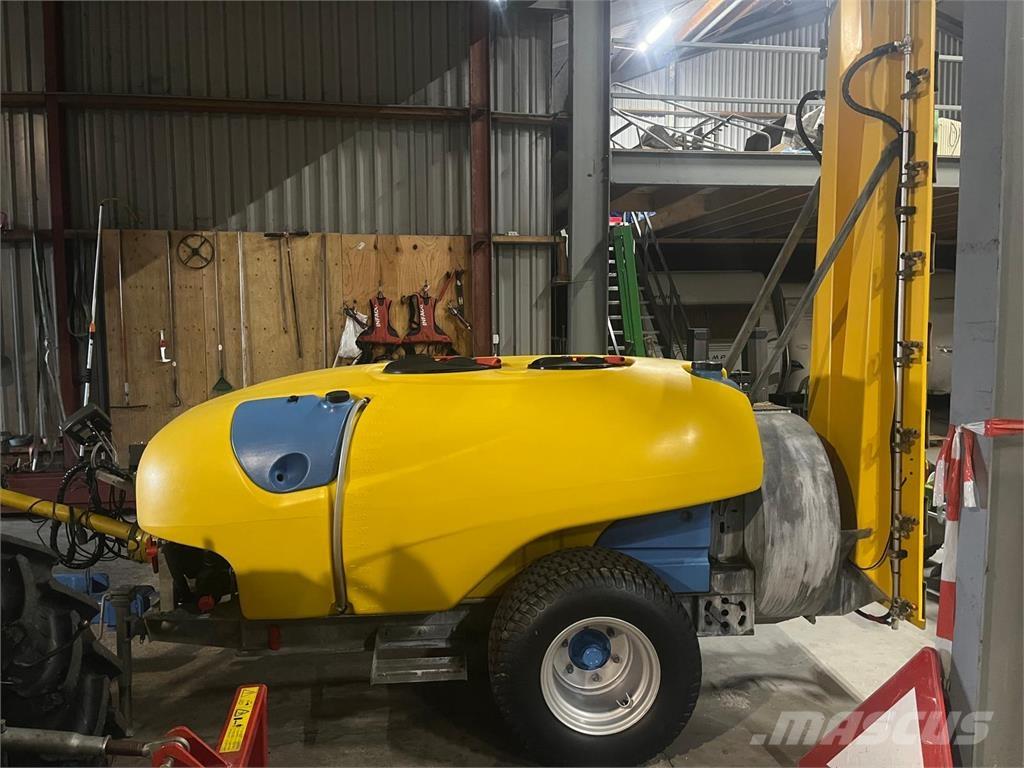  KWH Mistral 1500 Anhängespritzen