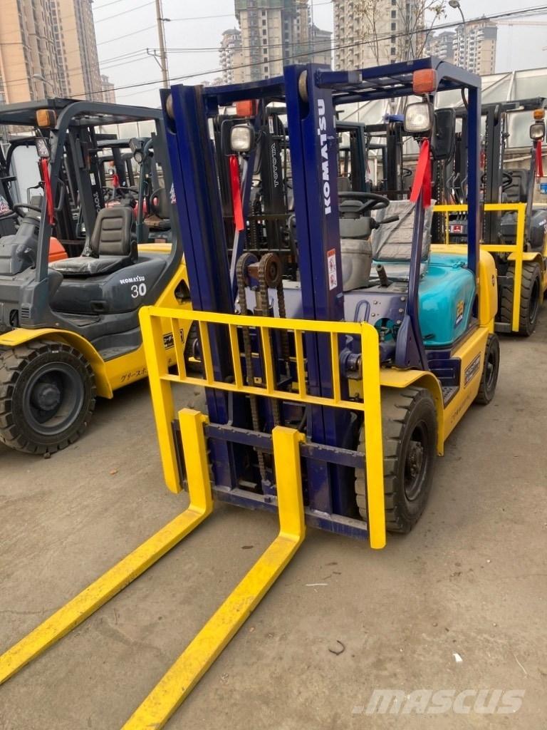 Komatsu FD25 Diesel Stapler