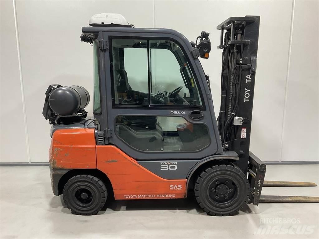 Toyota 02-8FGF30 Gas Stapler