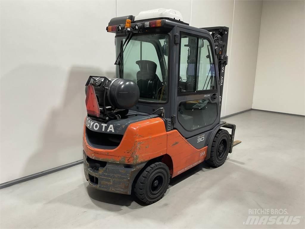 Toyota 02-8FGF30 Gas Stapler