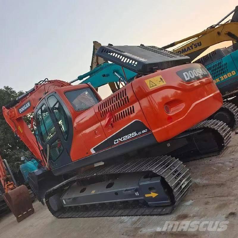 Doosan DX 225 LC Raupenbagger