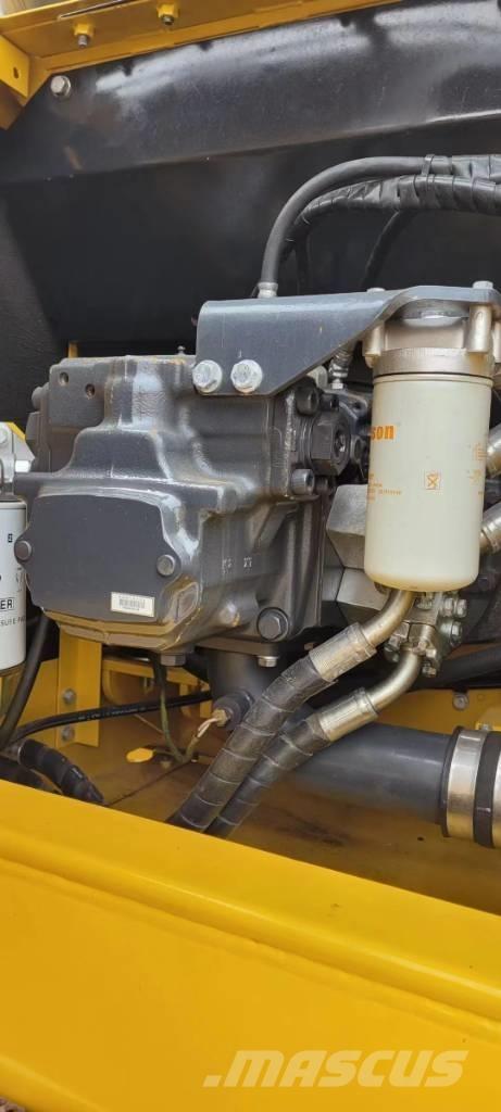 Komatsu 210LC-8 Raupenbagger