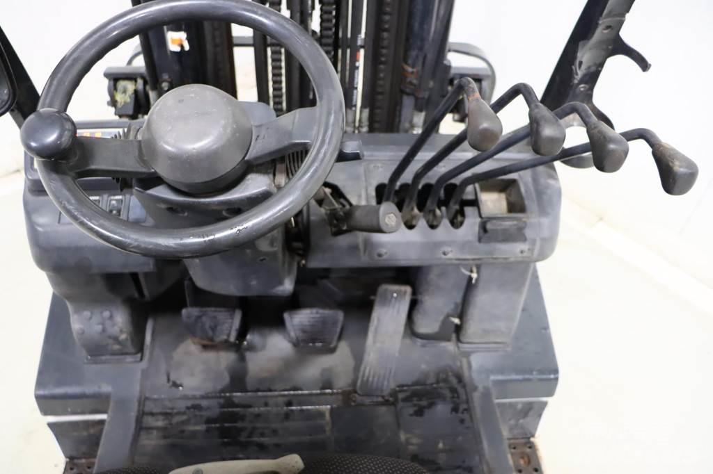 Nissan U1D2A20LQ Gas Stapler
