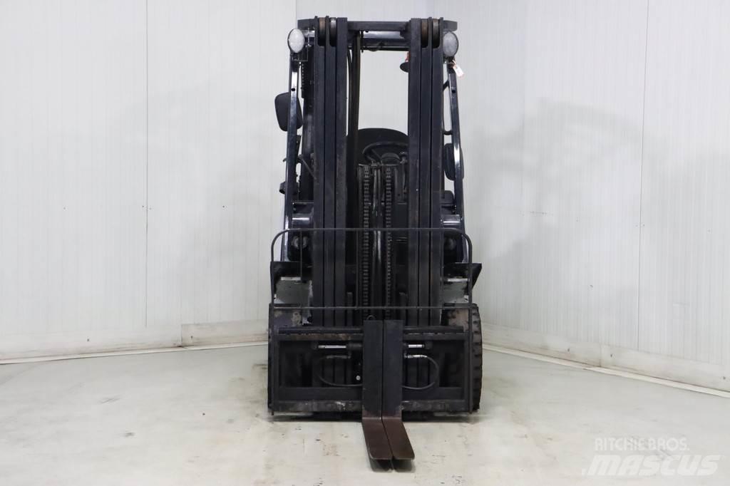 Nissan U1D2A20LQ Gas Stapler