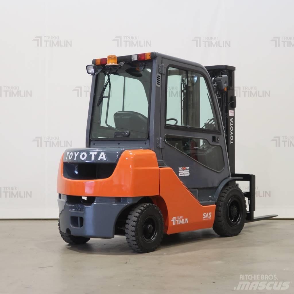 Toyota 52-8FDF25 Diesel Stapler