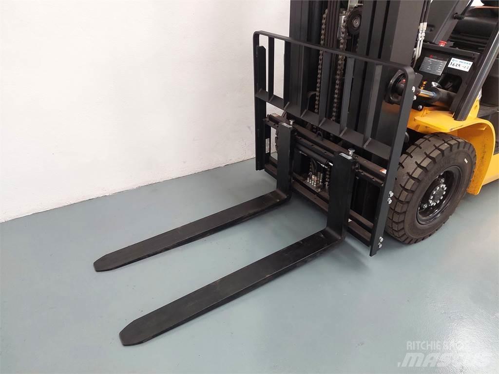  EFL253 Elektro Stapler