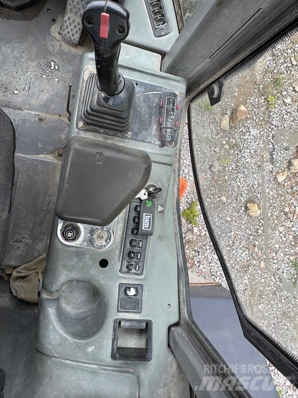 Hitachi LX 290 E Radlader