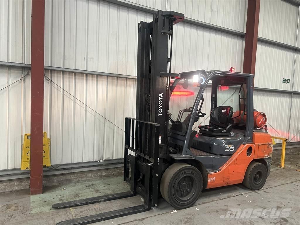 Toyota 02-8FGJF35 Gas Stapler