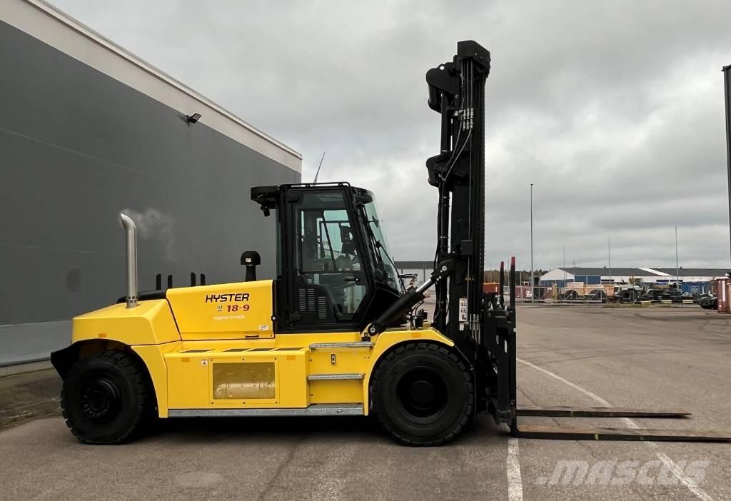 Hyster H18XD9 Diesel Stapler