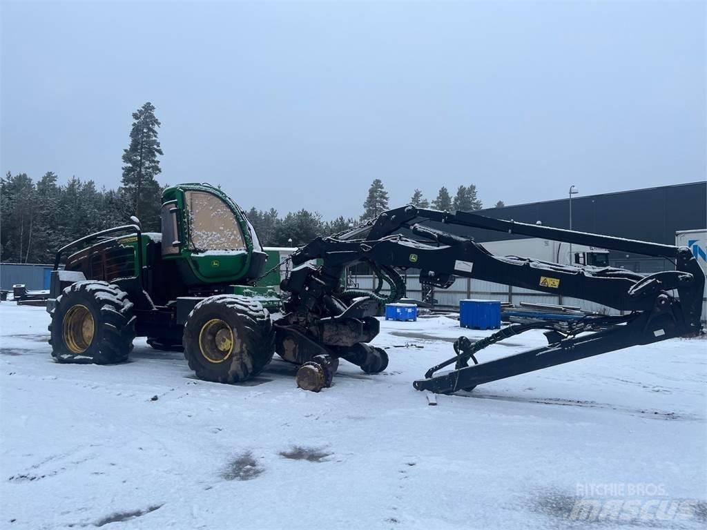 John Deere 1470G Harvester